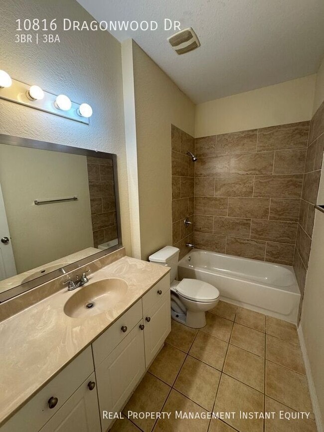 Building Photo - 10816 Dragonwood Dr