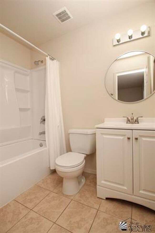 Building Photo - 3 Bedroom SOLAR Home in the Foothills for Rent!