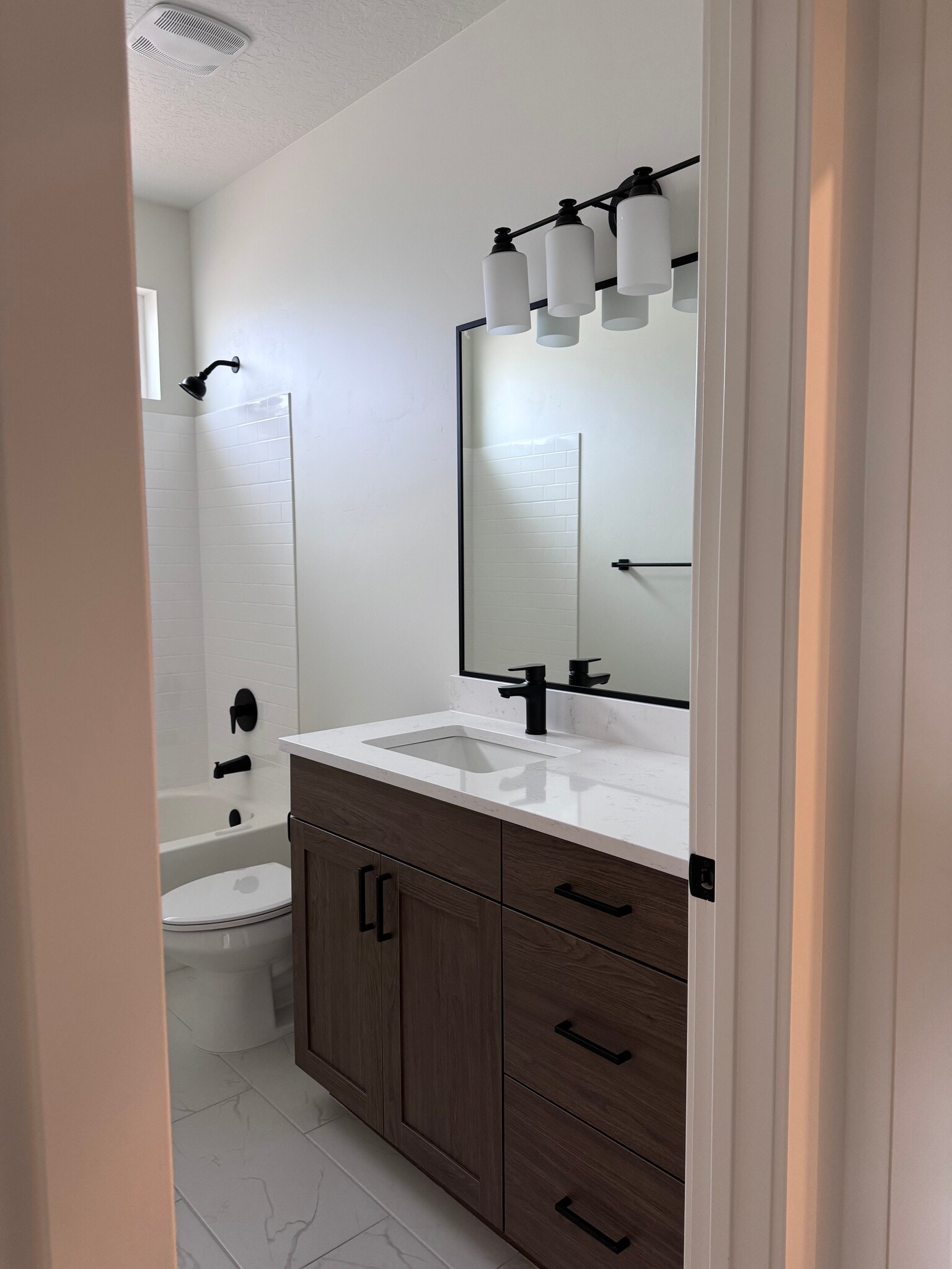 Guest Bath - 4404 W 300 N