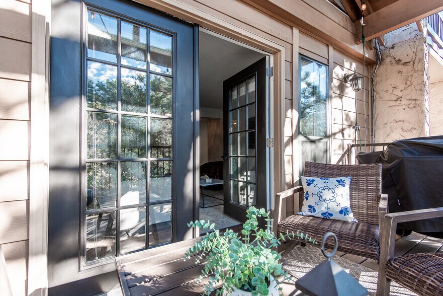 Building Photo - 4727 Jarboe St