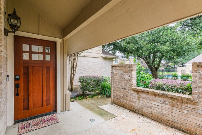Building Photo - 11643 Village Place Dr