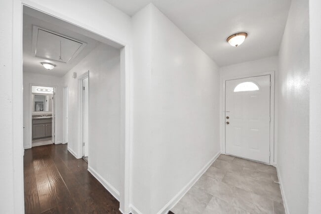 Building Photo - 7410 La Pl Dr