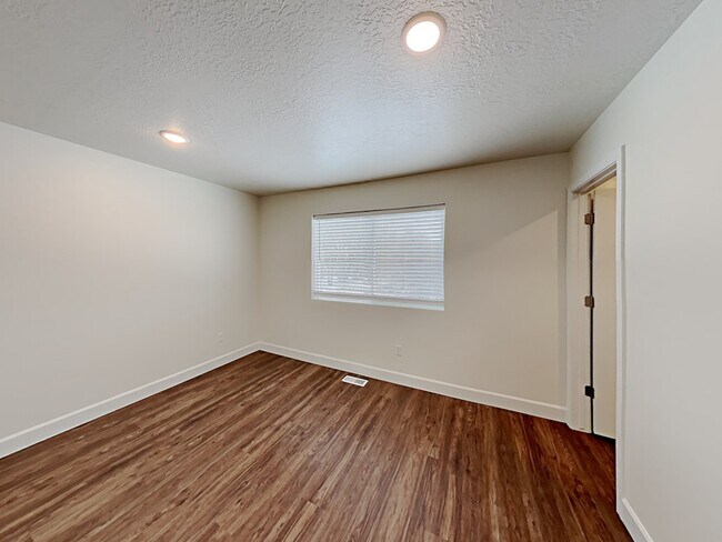Building Photo - 1389 E Perelle Lane