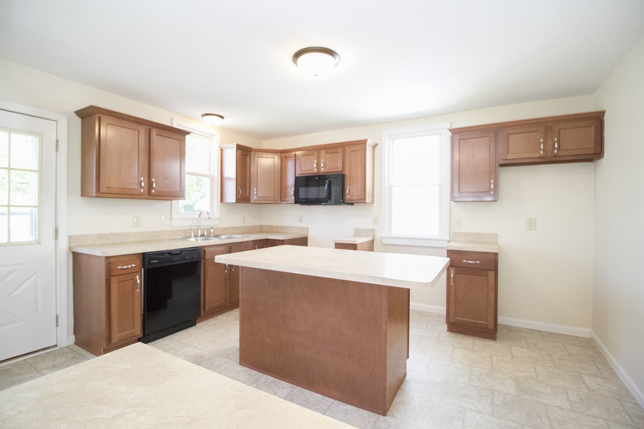 Building Photo - 140 Walnut St