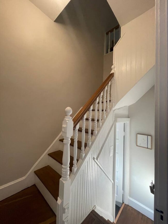 Building Photo - 351 Thrall St