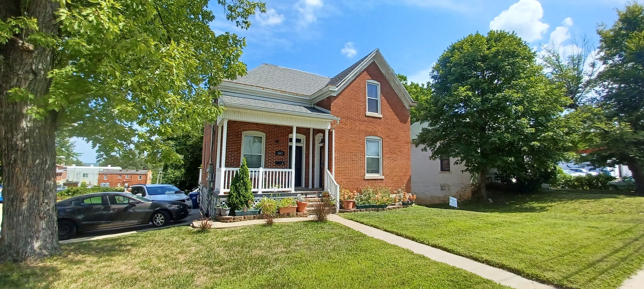 Front - 1007 E McCarty St