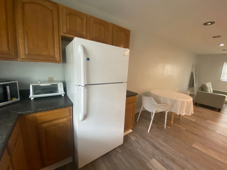 Building Photo - 340 W 26th St