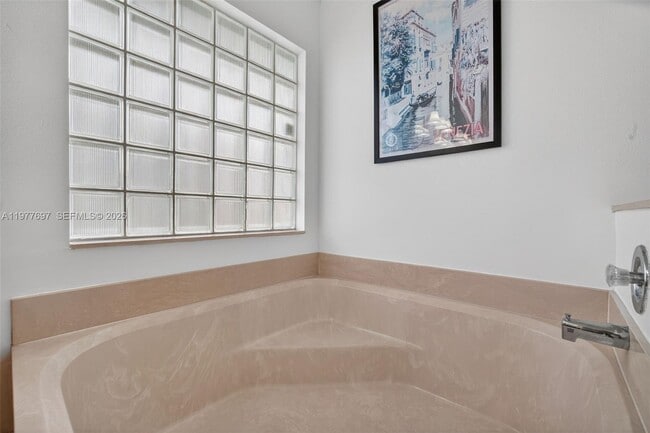 Building Photo - 10624 Plainview Cir