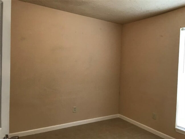 Building Photo - 1306 Wildgrove Dr