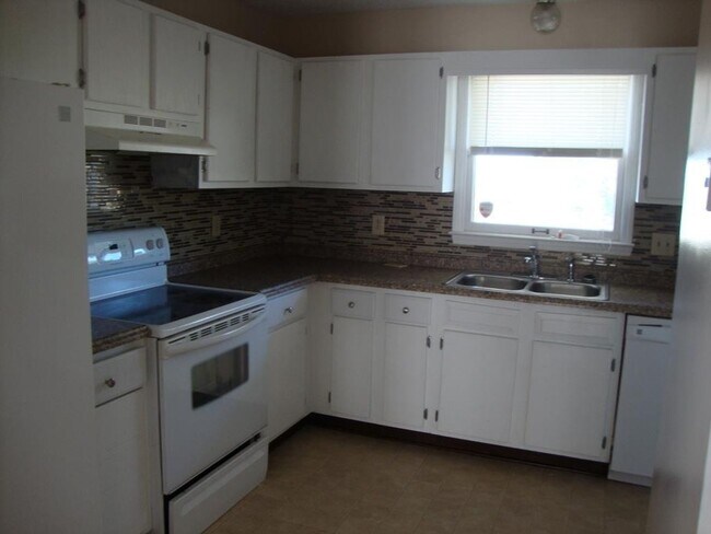 Building Photo - 2208 Patriot Dr