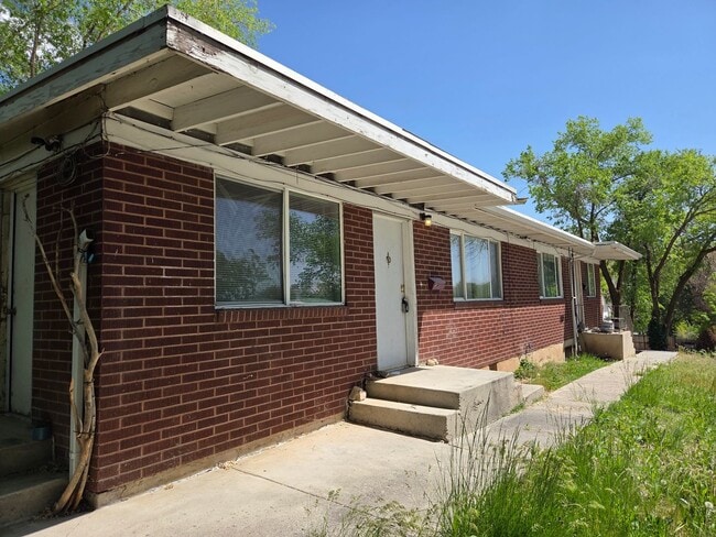 Building Photo - 724 30th St