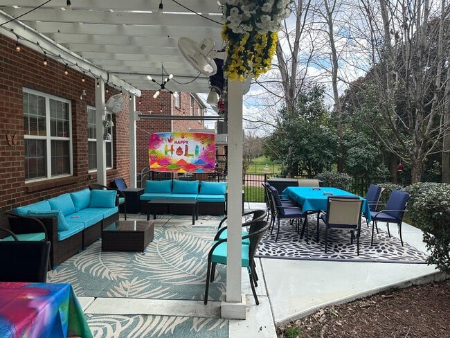 Building Photo - 10110 Paxton Run Rd