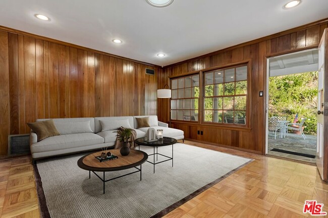 Building Photo - 3924 Woodfield Dr