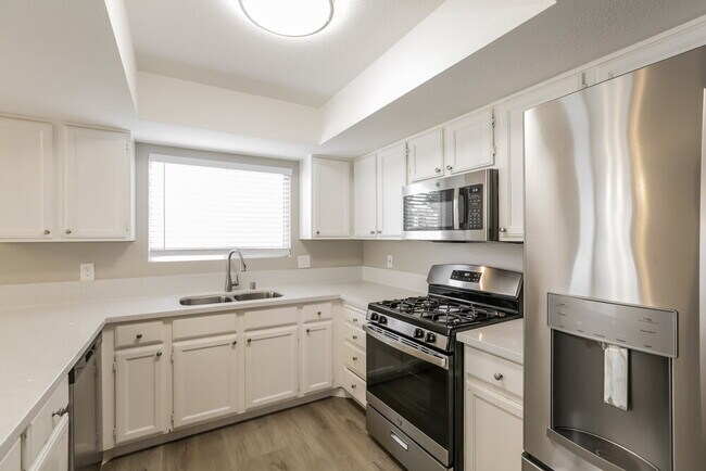 Building Photo - 1112 Barton Green Dr