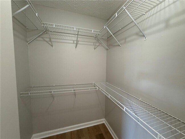 Building Photo - 979 Sugar Crossing Ln