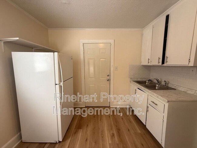 Building Photo - 260 Lucky Ln