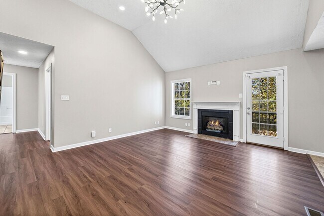 Building Photo - Pet Friendly Three Bedroom!