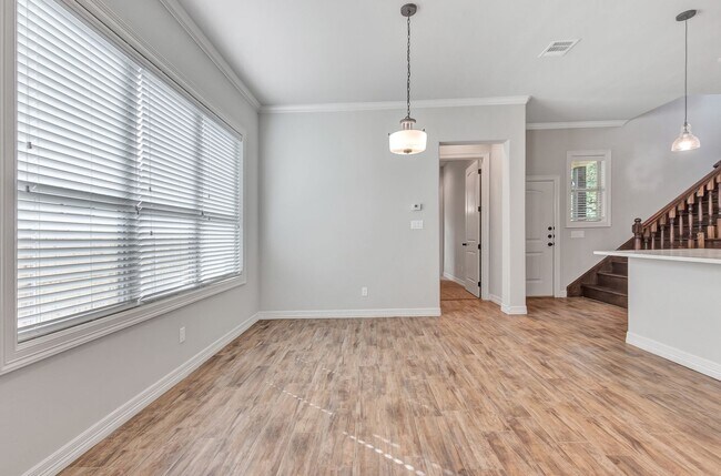 Building Photo - 311 Fairway Dr