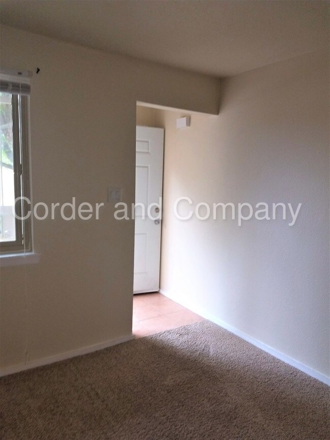 Building Photo - Available Now ! At The Pointe Condominiums