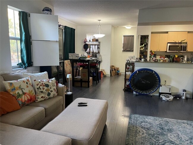 Building Photo - 2541 Centergate Dr