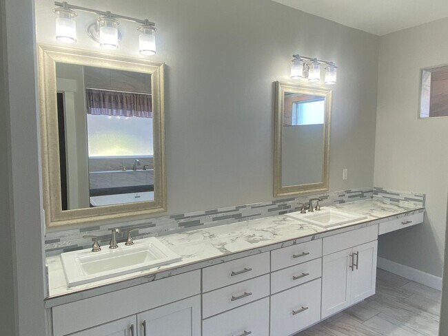 Building Photo - Elegant home in the Heights at Canyon Lakes