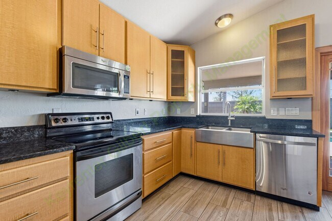Building Photo - Resort-Style Gilbert Living with Private Pool & Outdoor Kitchen!