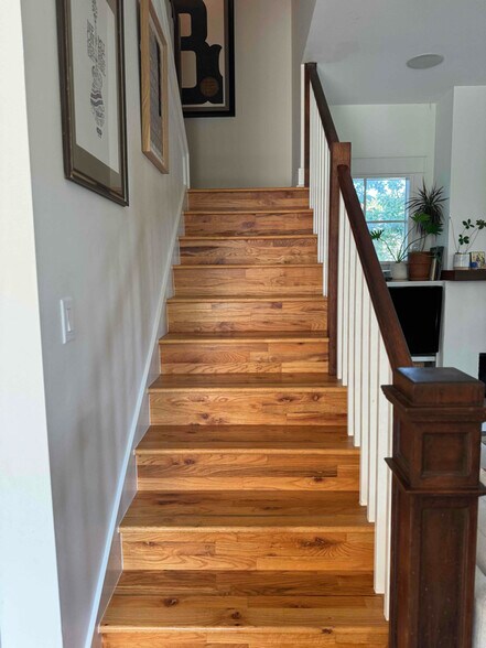 Building Photo - 2014 E 11th St