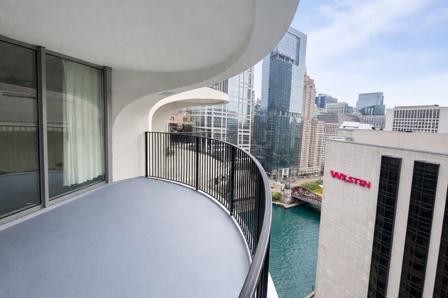 Building Photo - 300 N State St