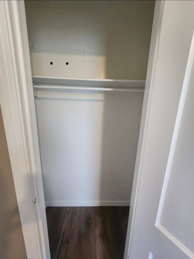 Building Photo - Move in ready!