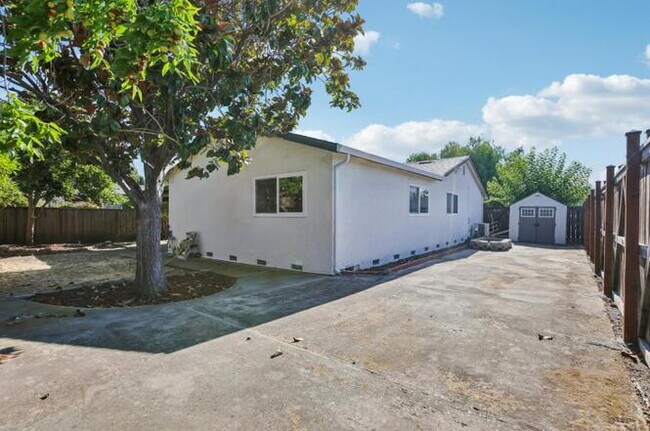 Building Photo - 5795 Coralwood Way