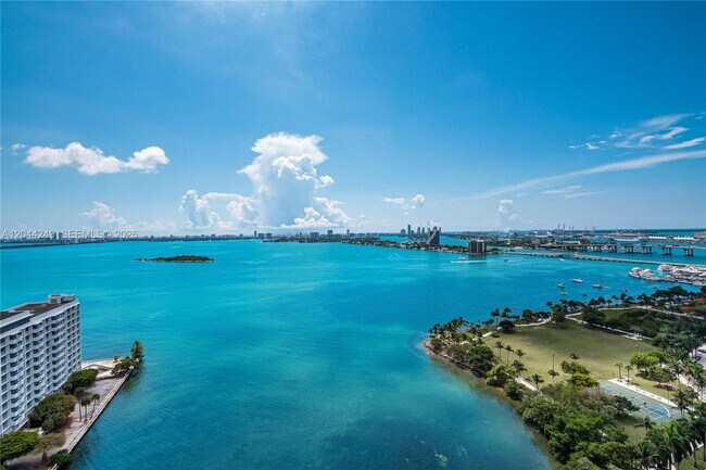 Building Photo - 2020 N Bayshore Dr
