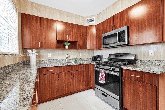 Building Photo - 1035 94th St