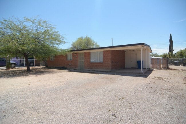Building Photo - Charming 3 Bedroom 1 Bath Home! Central Tu...