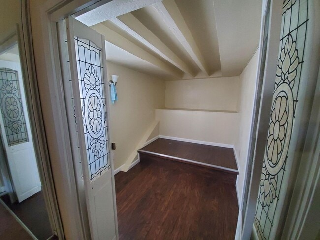 Building Photo - Nice 3 bedroom 2 bathroom Home