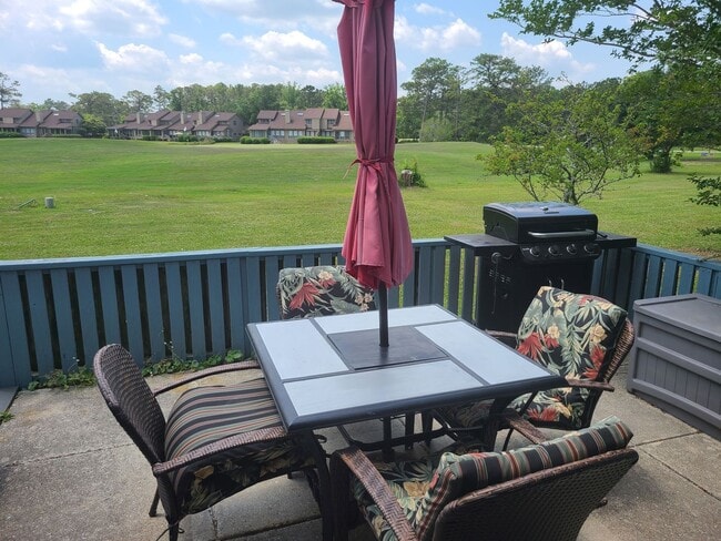 Building Photo - Beautiful 2 bedroom 2 bath unfurnished Townhome - Olde Point Golf Course - Hampstead