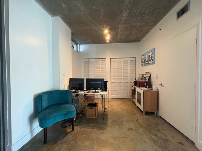 Building Photo - 455 NE 25th St