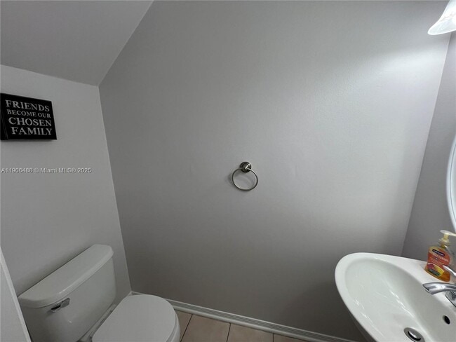 Building Photo - 16658 Hemingway Dr