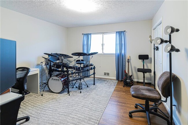 Building Photo - 2449 Midvale Ct