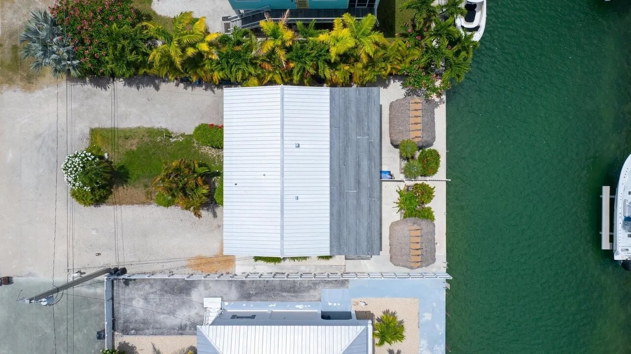 Building Photo - 596 W Shore Dr