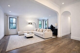 Building Photo - 3000 Valentine Ave