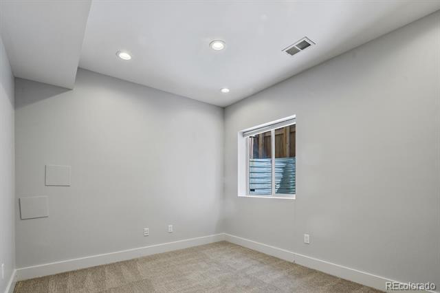 Building Photo - 2414 Glenarm Pl