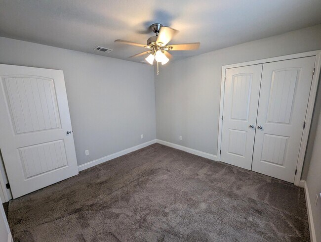 Building Photo - 1827 Sundown Dr