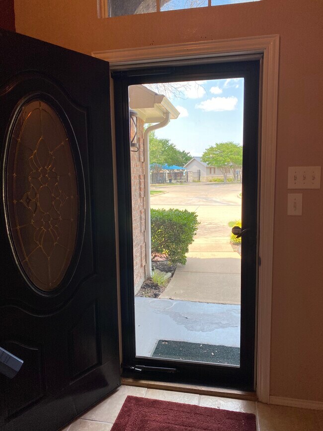 Building Photo - 2031 Trail Gln