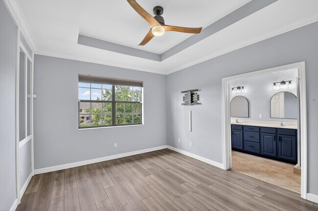 Building Photo - 10457 Wellington Parc Dr