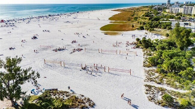 Building Photo - 2335 Oak Terrace