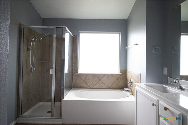 Building Photo - 6505 Clear Brook Dr