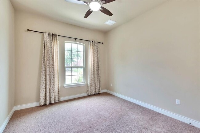 Building Photo - 15012 Iveans Way