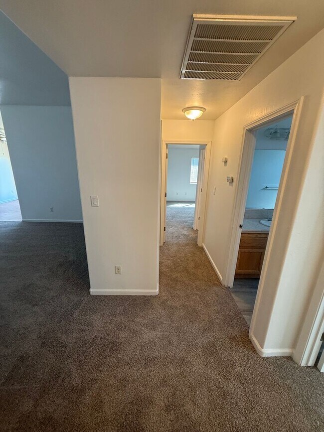 Building Photo - Cozy 3-Bedroom Home in Northeast Bakersfield