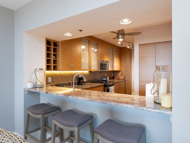 Building Photo - One of Longboat Key’s premier waterfront c...