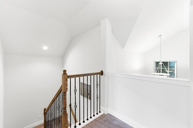 Building Photo - 5649 Salt Springs Dr